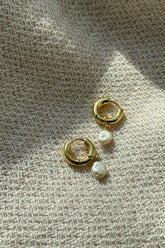 HUGGIE HOOP WITH PEARL PENDANT