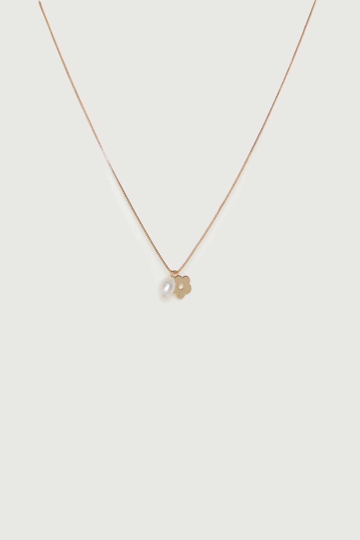 CHARM & PEARL NECKLACE