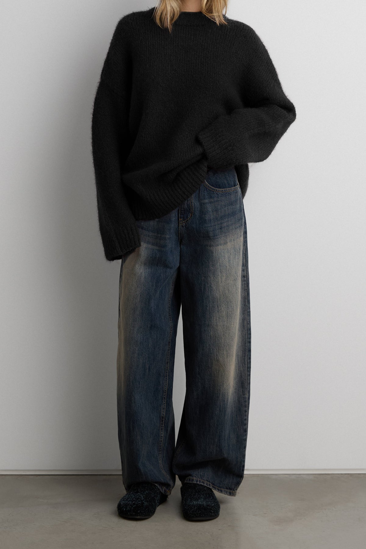 OVERSIZED CREWNECK SWEATER